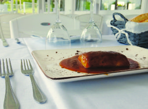 Plato de bacalao en salsa de la carta del restaurante