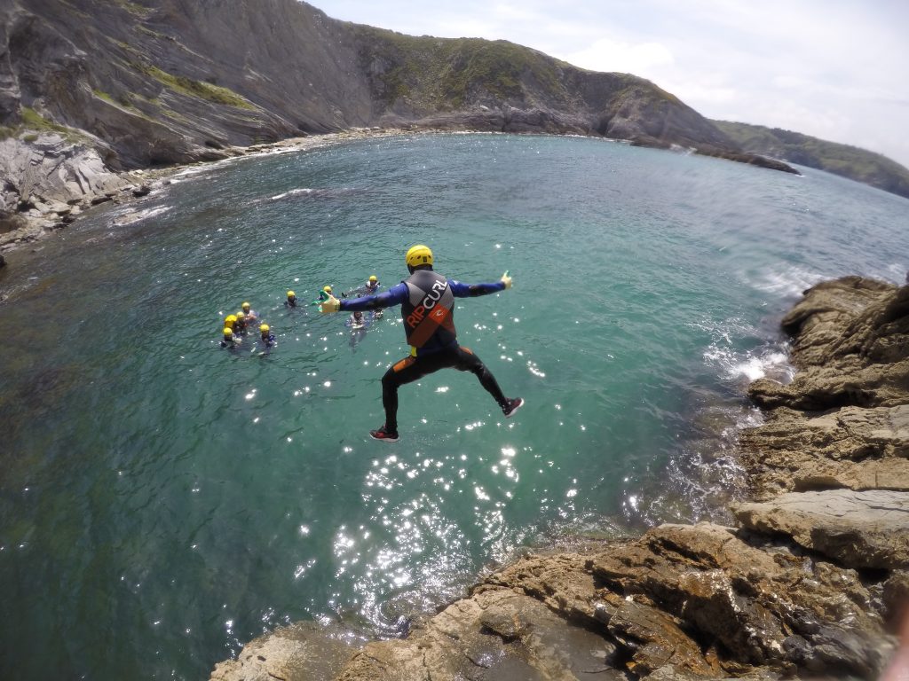 COASTEERING ALONG THE CLIFFS OF ASTONDO